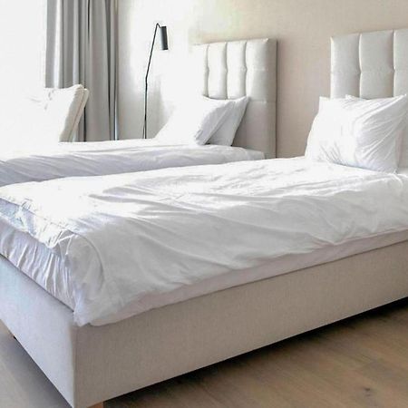1 Bedroom Awesome Apartment In Binowo エクステリア 写真